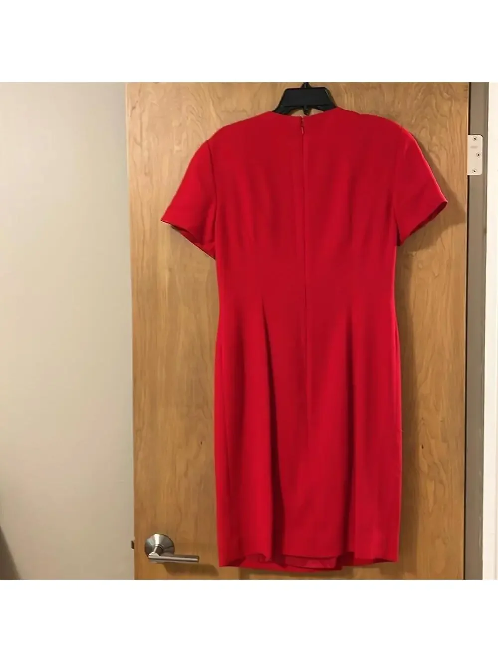 Liz Claiborne Red Crepe Sheath Dress Short Sleeve Tulip Hem Women's Size 10